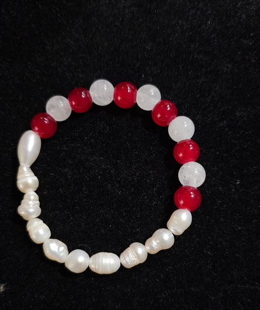 Bracelet perles de culture, jade blanc et agate rouge
